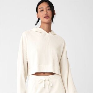Alo cream ribbed cropped hoodie
